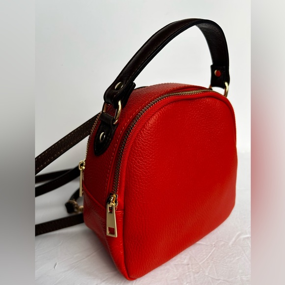 NWT DIVINA FIRENZE SMALL MULTIFUNCTIONAL BACKPACK. New with tags - Picture 1 of 11